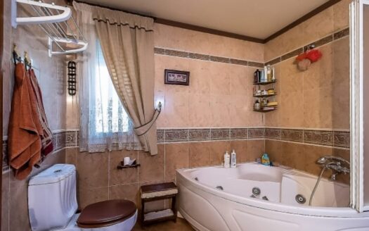 VENTA CHALET Y APARTAMENTOS REF: 31374